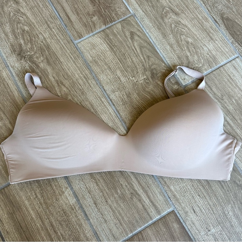 Victoria's Secret Cream Bra Intimates & Sleepwear